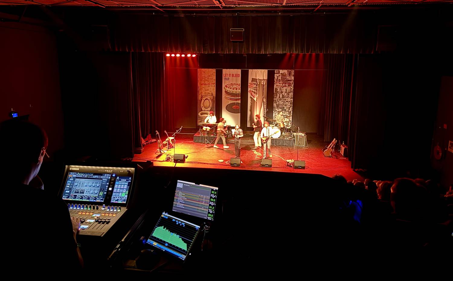 Stones Sessions op het toneel, gezien vanaf de mengtafel